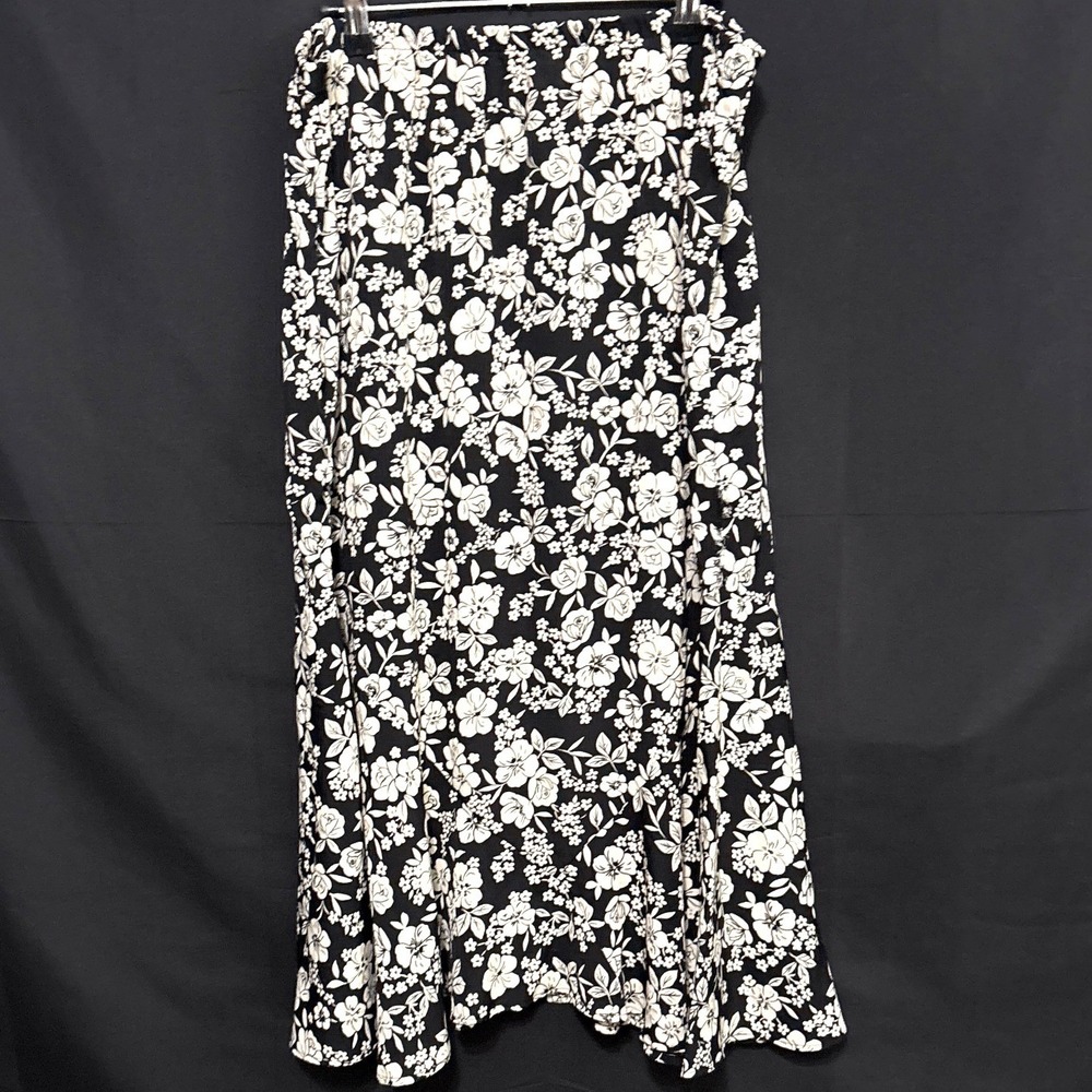 Sag Harbor Woman Black White Floral Midi Skirt Plus Size 16W Elastic Waist